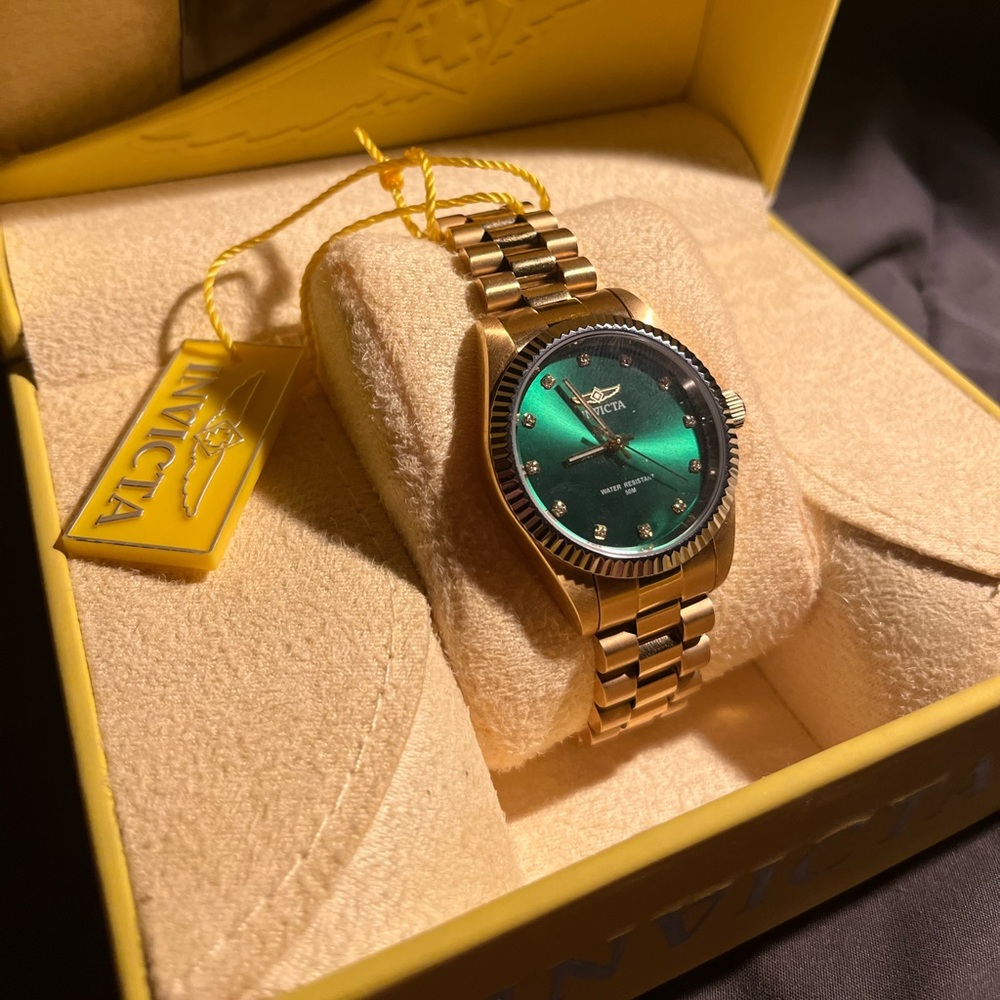 Invicta Women’s watch, worn twice. Used brand new, dm for more info
